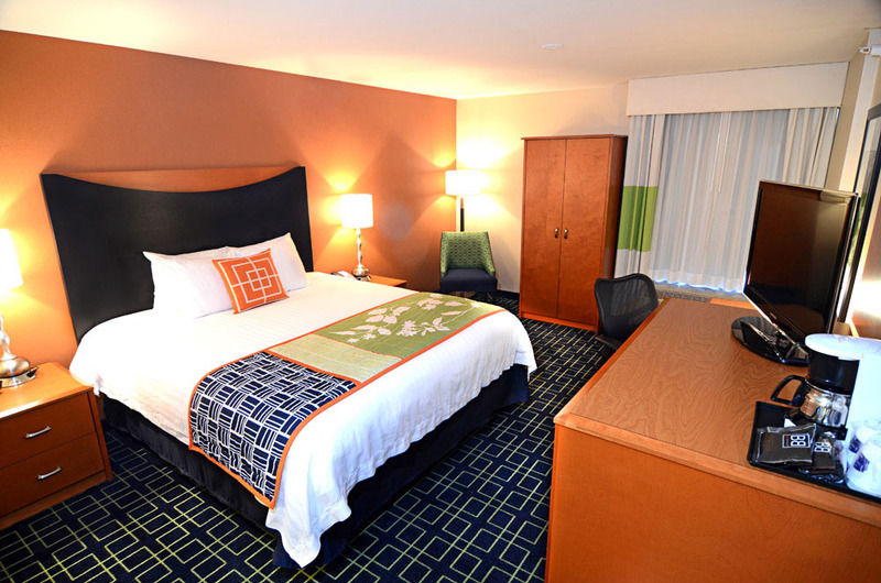 Fairfield Inn & Suites Anaheim North Buena Park Room photo